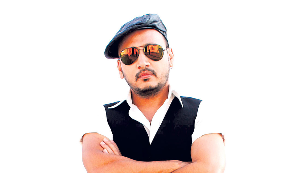 चलचित्र निर्देशनको तयारीमा जेम्स